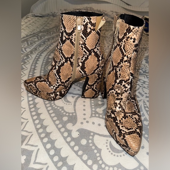 Jeffrey Campbell Dormant snake print boots - Picture 2 of 4